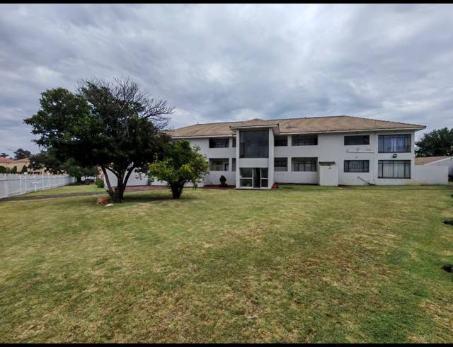 2 BEDROOM TOWNHOUSE FOR SALE IN THREE RIVERS